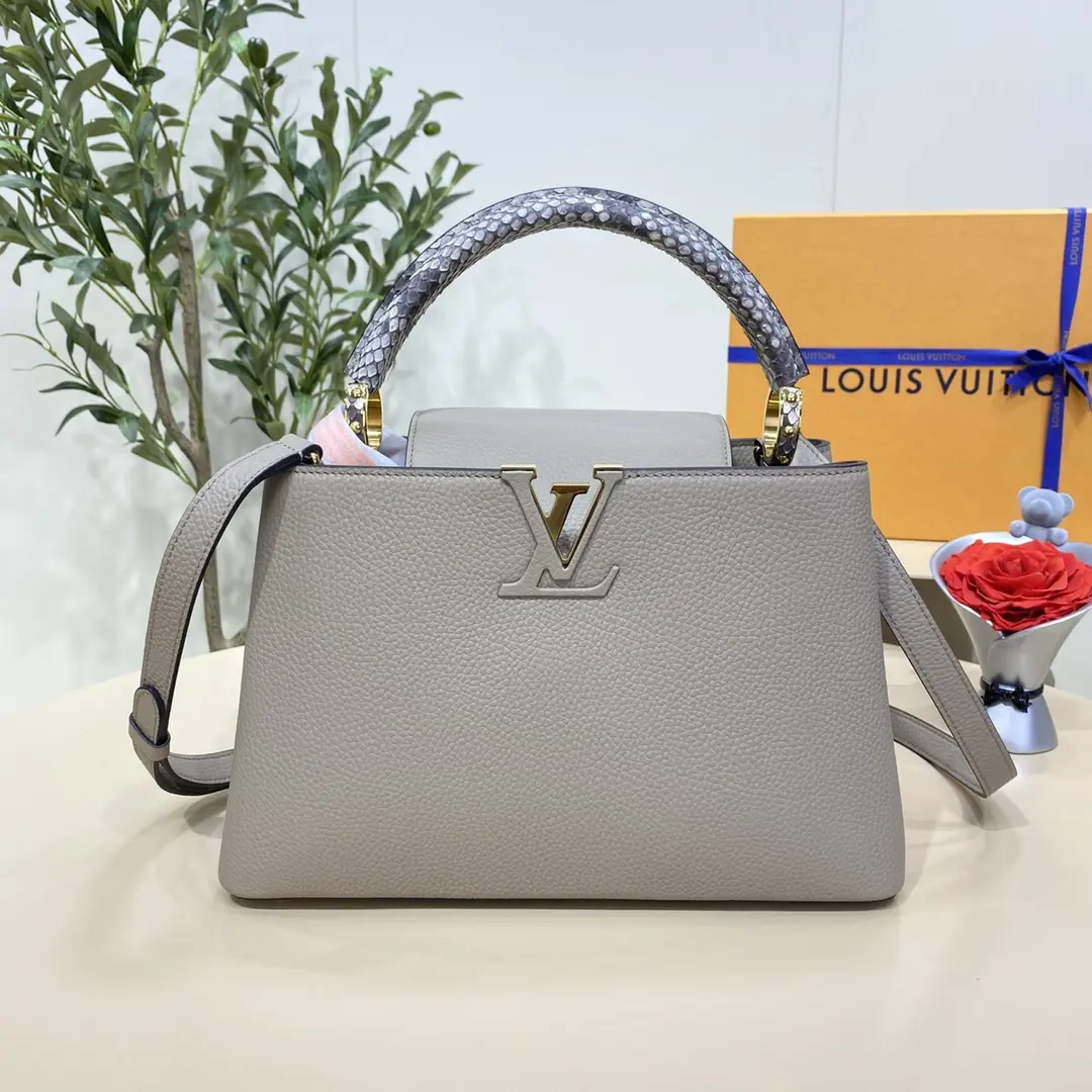 Capucines MM Handbag M92800-1